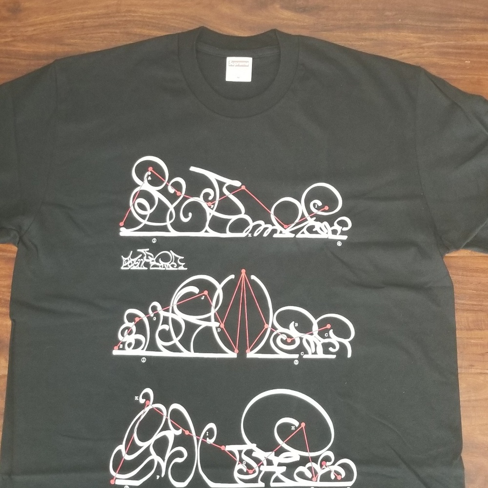 SUPREME - Picture 4 of 4